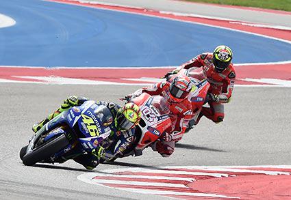 Gaya khas Rossi di 2 musim blkgan sdkt ada modifikasi. Rossi  menambahkan teknik elbow down &amp; high speed cornering.