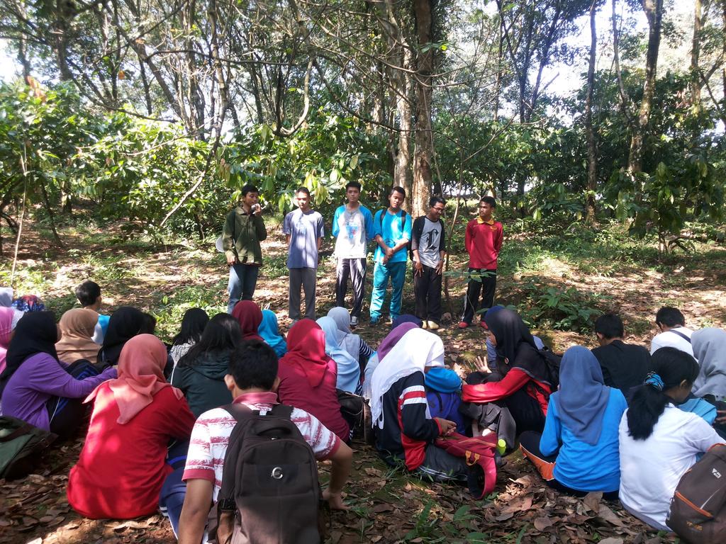 AGH50IPB's tweet photo. Sekarang sedang berlangsung musyawarah pemilihan PJS AGH 51 #Gathering3AGH51 http://t.co/4yWoVlHzfy