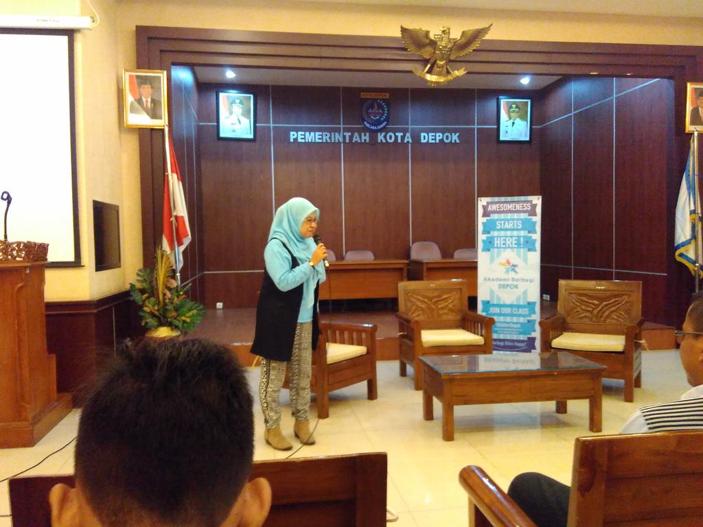 Andirgad's tweet photo. Kepala sekolah @AkberDepok sedang memberi sambutan :D thx buu http://t.co/PMBcy7kLts