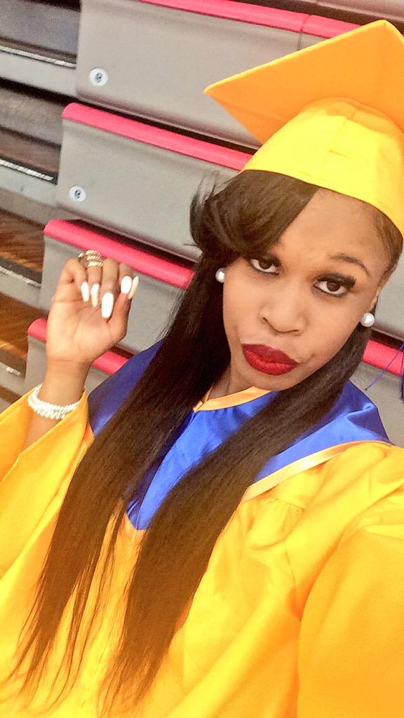 YeahNay_'s tweet photo. #wise2k15🎉🎓 http://t.co/NUe4das4ms