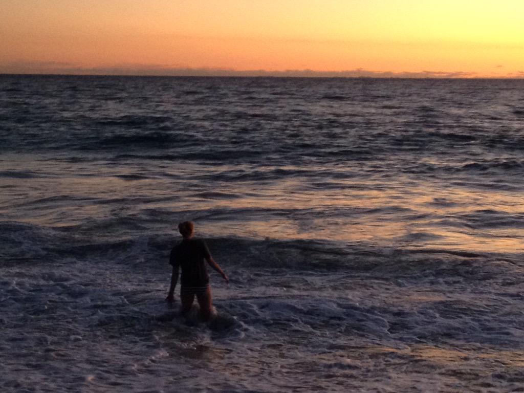 sammyroscoe5's tweet photo. Just going for a swim before I leave π #goodbyePerth http://t.co/BqqHE8DAPw