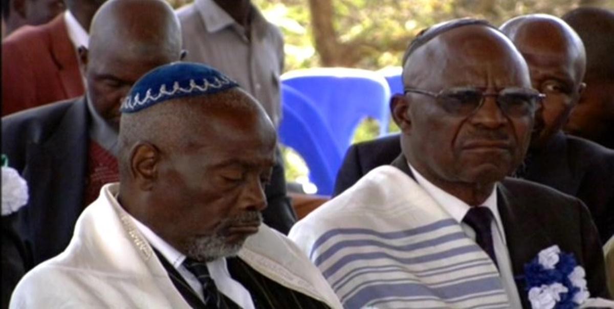 HistoryHeroes's tweet photo. Lemba of #Zimbabwe are of Hebraic faith native to #Africa. Ancestors go back to Great Zimbabwe http://t.co/t0aBimVYbC http://t.co/DeWxgerdMt