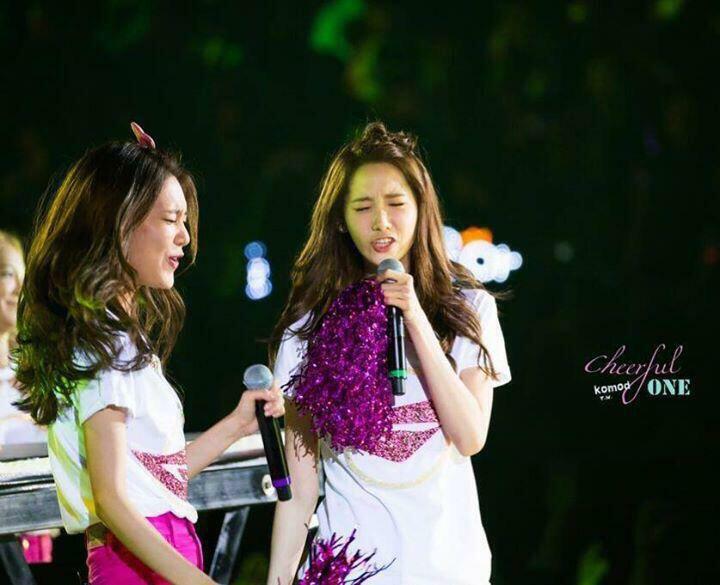 Happy birthday to our sweetest alligator! Im Yoona        