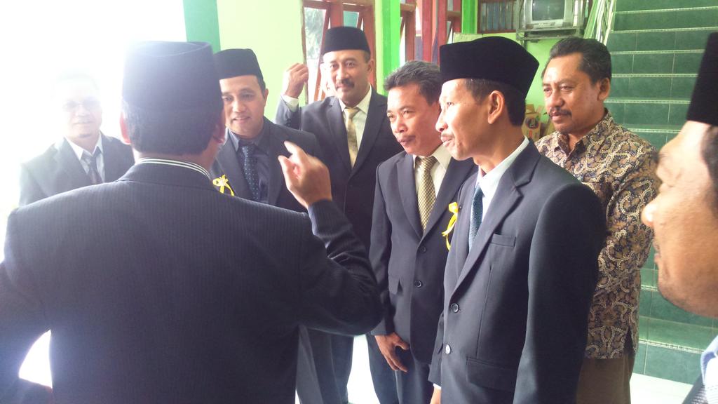 Selamat datang Bpk.H.Muhammad Qozyim beserta jajaranya diSMAN1Menganti dalam rangka wisuda purna siswa. <a href="/infoGRESIK/">info GRESIK</a>