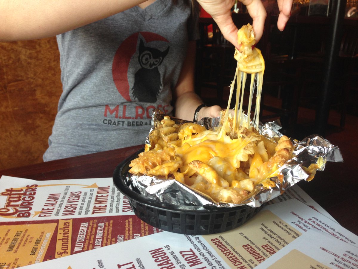 _mlrose's tweet photo. Hey #MLBrewZoo peeps, come and get your free cheese fries!! http://t.co/eWuK5ZvFCS
