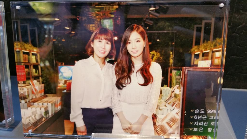 [PIC][23-04-2015]TaeYeon ghé thăm cửa hàng mỹ phẩm "NATURE REPUBLIC" ở Myeongdong vào trưa nay - Page 3 CGOcWODUYAA9-0F