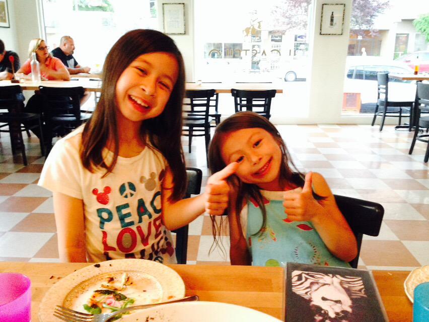 Mark_C__Peters's tweet photo. @IlCastelloNVan Two thumbs up from these critics must mean you are pretty darn good!  #NorthVan #neapolitan http://t.co/HNrOygr6w4