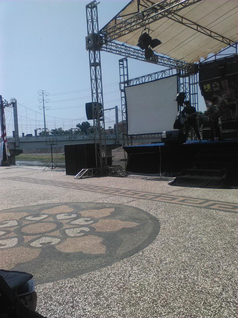 On stage yah kakss <a href="/festival/">Festival Pants</a> kaligarang semarang ,stgh jam lagi kita show ,come and stay yukssss