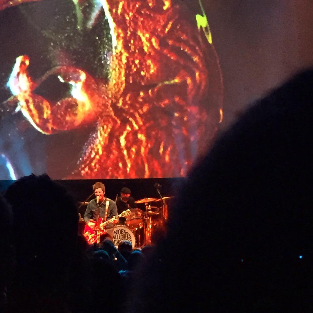RIO312's tweet image. Great show this evening by @NoelGallagher and his High Flying Birds 👍🏽👏🏽🎸🎶 #Chicago #RivieraTheater #Oasis