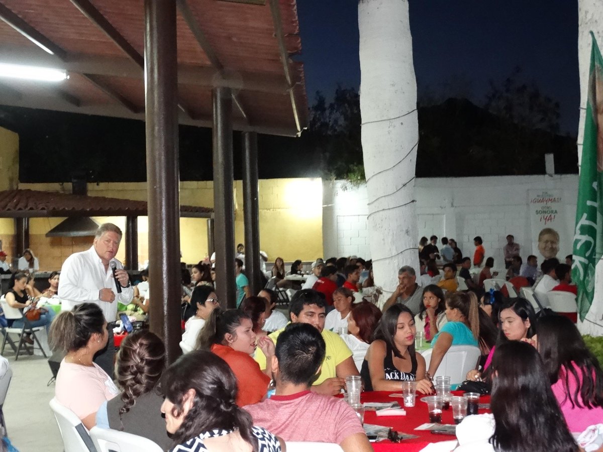 WalterComunica's tweet photo. En #Guaymas ya estamos cerrando filas con @claudiapavlovic Y nosotros listos para el @CongresoSon @wdecima http://t.co/b7OLsQjfj1