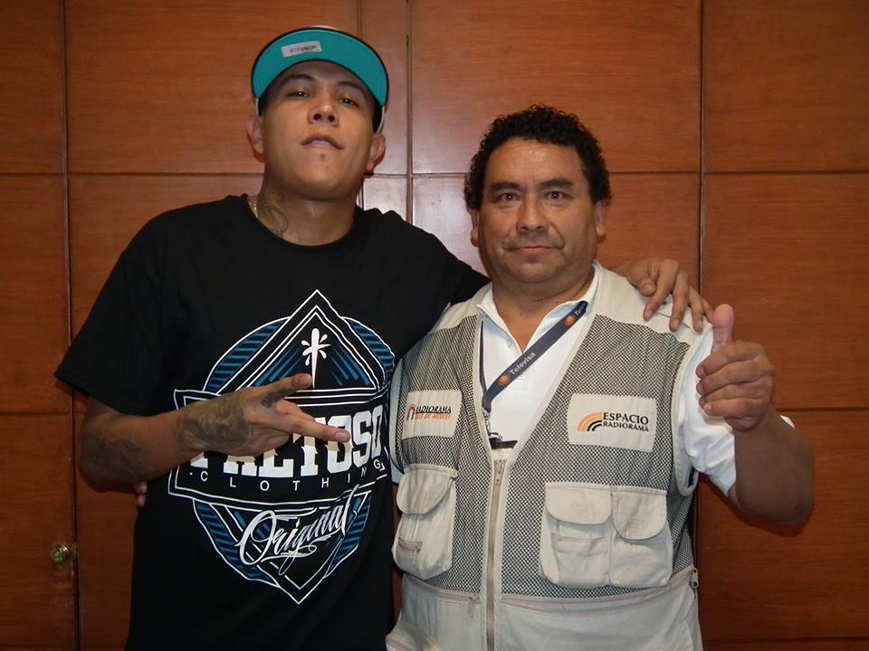 Ringtropical's tweet photo. El buen @ckan98 se hizo de más fans en nuestra #Cabina. Sin duda tuvimos un #Programón. @ckan98_fans @ckan_mob http://t.co/XniF7gp2Ix