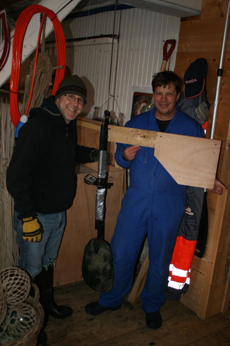 FrostArctic's tweet photo. TA Engineers: Max-depth, submersible, arctic ocean filming apparatus? Construction/video at http://t.co/4gXyLiF1HZ http://t.co/GScwn4m6KK