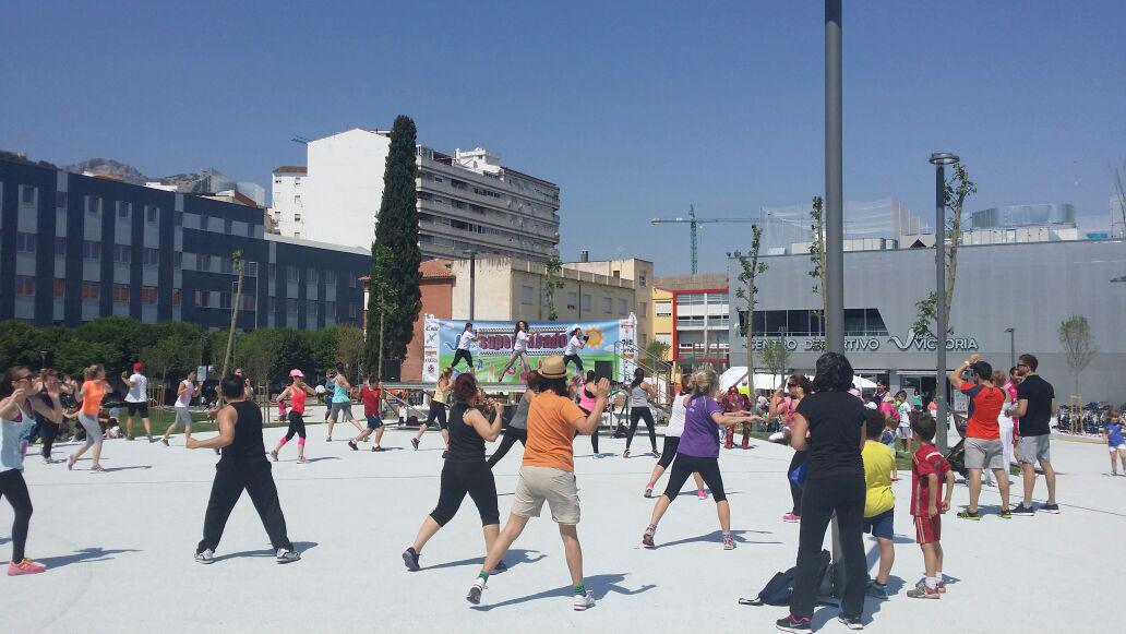 KmarJaen's tweet photo. Termina el cardio y comienza zumba! Muévete! Deporte +salud +diversión +música @cdVictoriaJaen @KmarJaen #Supersabado http://t.co/Mxj8KUxhkL