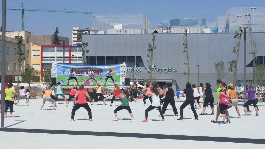 KmarJaen's tweet photo. Termina el cardio y comienza zumba! Muévete! Deporte +salud +diversión +música @cdVictoriaJaen @KmarJaen #Supersabado http://t.co/Mxj8KUxhkL