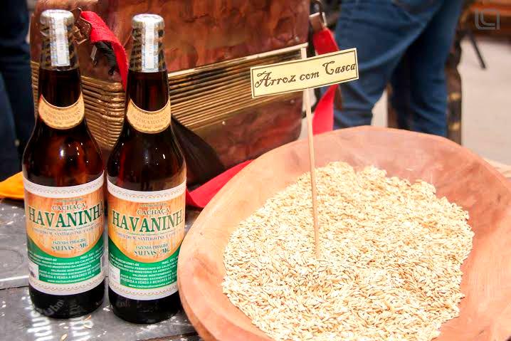 Mundo da cachaça: cachacasdesalinas.com/2015/05/27/lan…