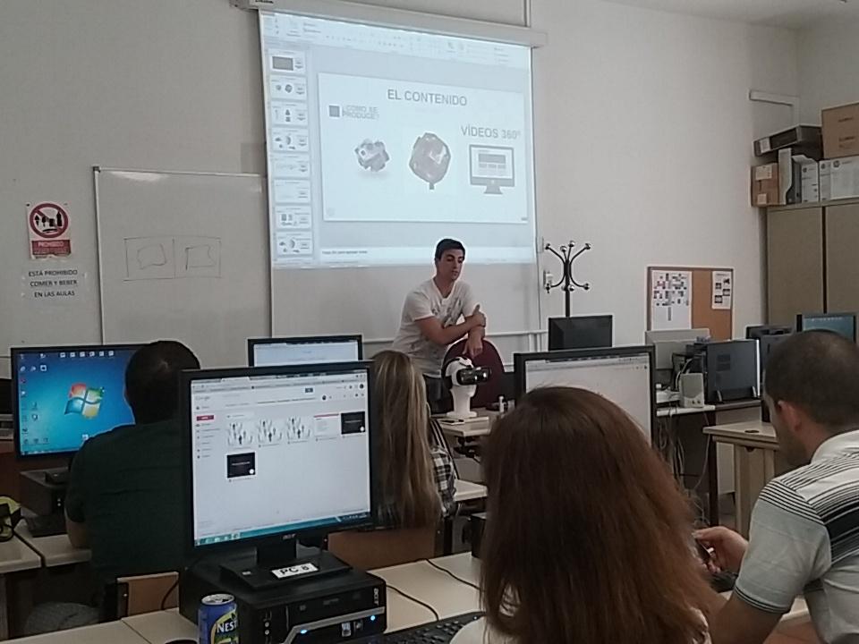 PilarNicolasR's tweet photo. Cristian Domínguez, @PerceptionHub, explica la experiencia sensorial de #realidadvirtual y su futuro como "medio" http://t.co/D6f6uI7Mr5