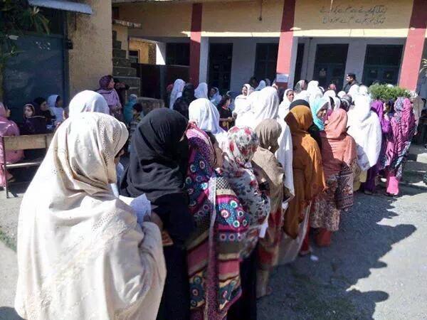 Atifwaseemkhan's tweet photo. Woman has same right as that male voters have ......#PTIInKP #DevolutionOfPowerInKP http://t.co/jZGdfA7Nal