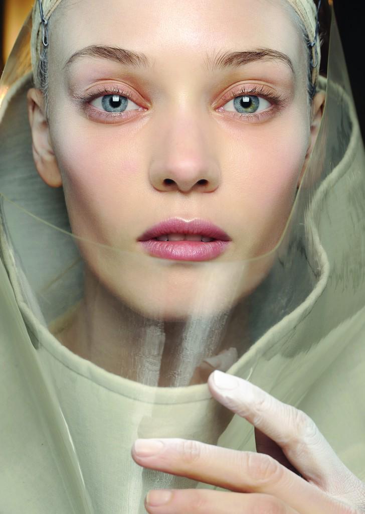 ELLESouthAfrica's tweet photo. New! Non-surgical facelifts #PDOThreading http://t.co/nKiIIP6KJE #ELLEBeauty http://t.co/kesOnTYRlA