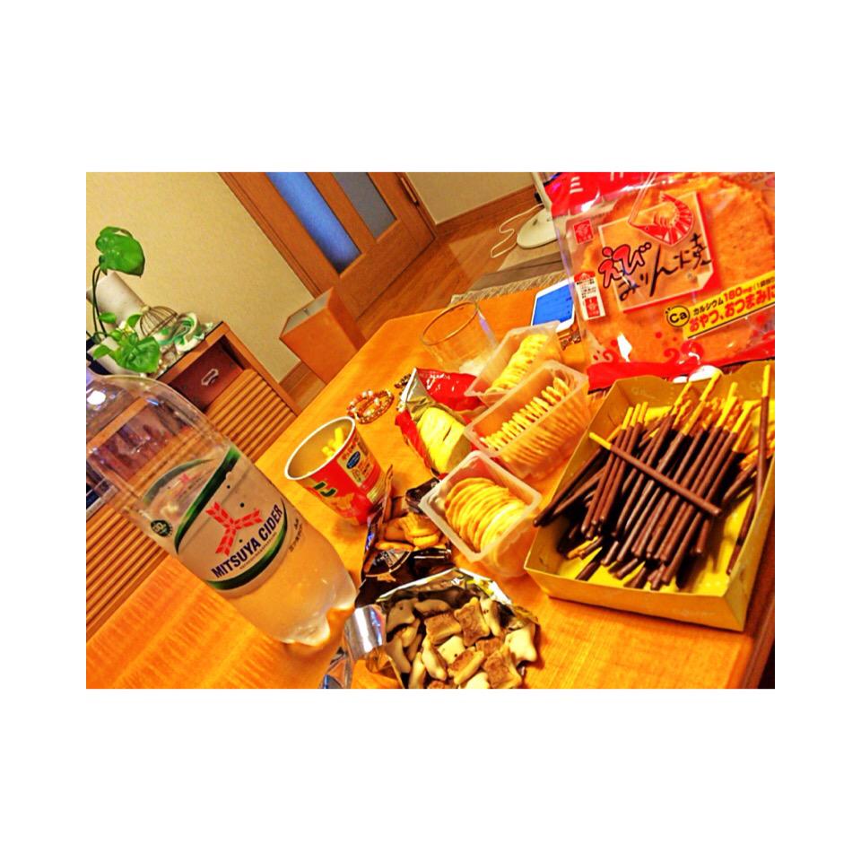 re_niallv's tweet photo. ほのかん家で神さまのゆうとおりみてる〜

怖いってゆーかぐろい（笑） http://t.co/jA2nejwkeD