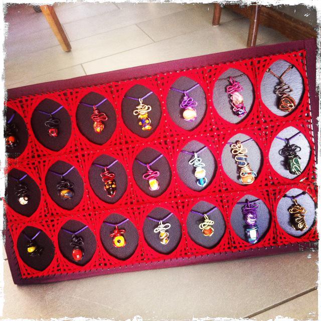 AtmoPsy's tweet image. Un nouveau présentoir pour nos bijoux en verre de Murano &amp;amp; en Pierres semi-précieuses !