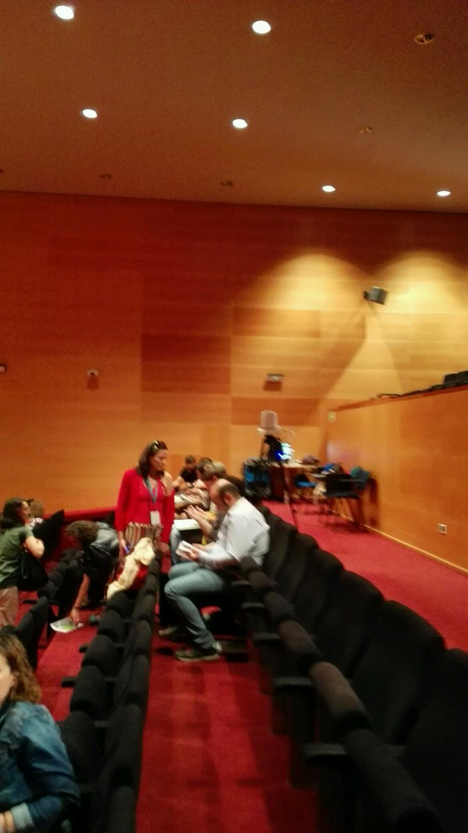 spmenores's tweet photo. #congresoadopcion #Galicia @adopcionmanaia a punto empezar 2° jornada http://t.co/fr5x1GsApS