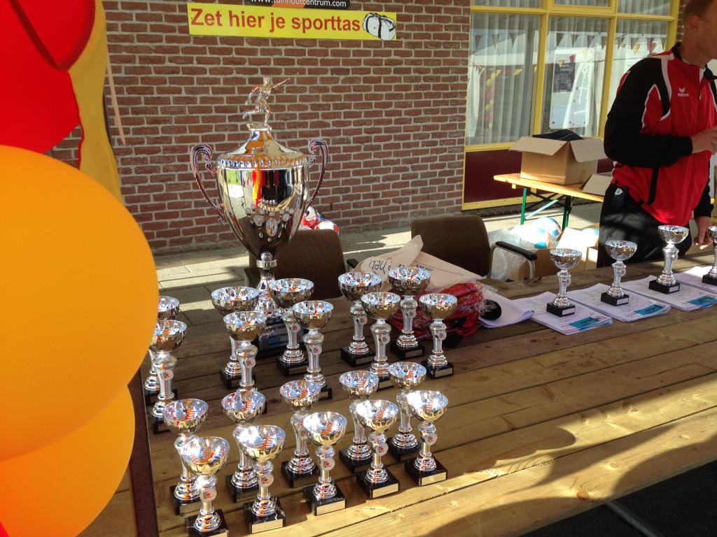 Erremuucup's tweet image. Ontbijtje voor de dames, de E-pupillen zijn alweer gestart aan hun toernooi! Mooie dag voor de boeg!