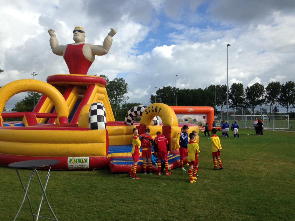 Erremuucup's tweet image. Ontbijtje voor de dames, de E-pupillen zijn alweer gestart aan hun toernooi! Mooie dag voor de boeg!