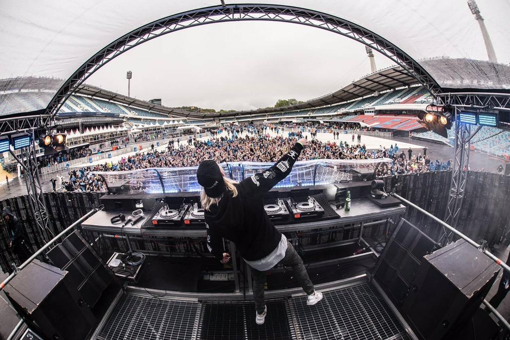 WillSparks's tweet photo. #SUMMERBURST 2015 Gothenburg 🇸🇪🙏 http://t.co/9DKCv62cQG