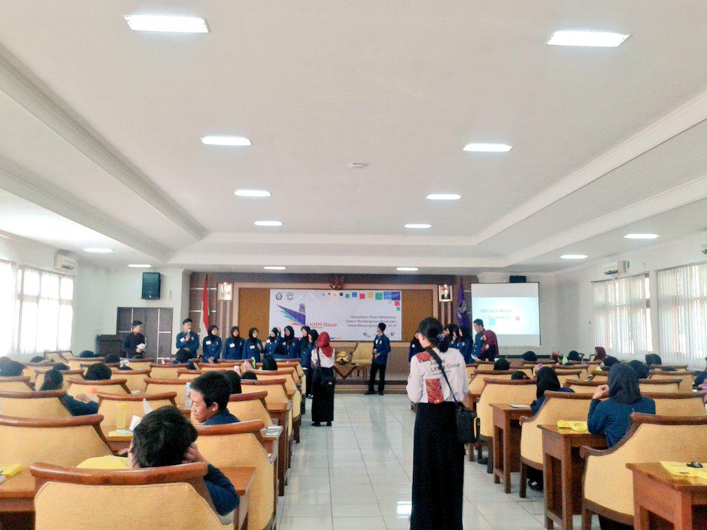 Penampilan yel-yel peserta agar menambah semangat pada sore hari ini.