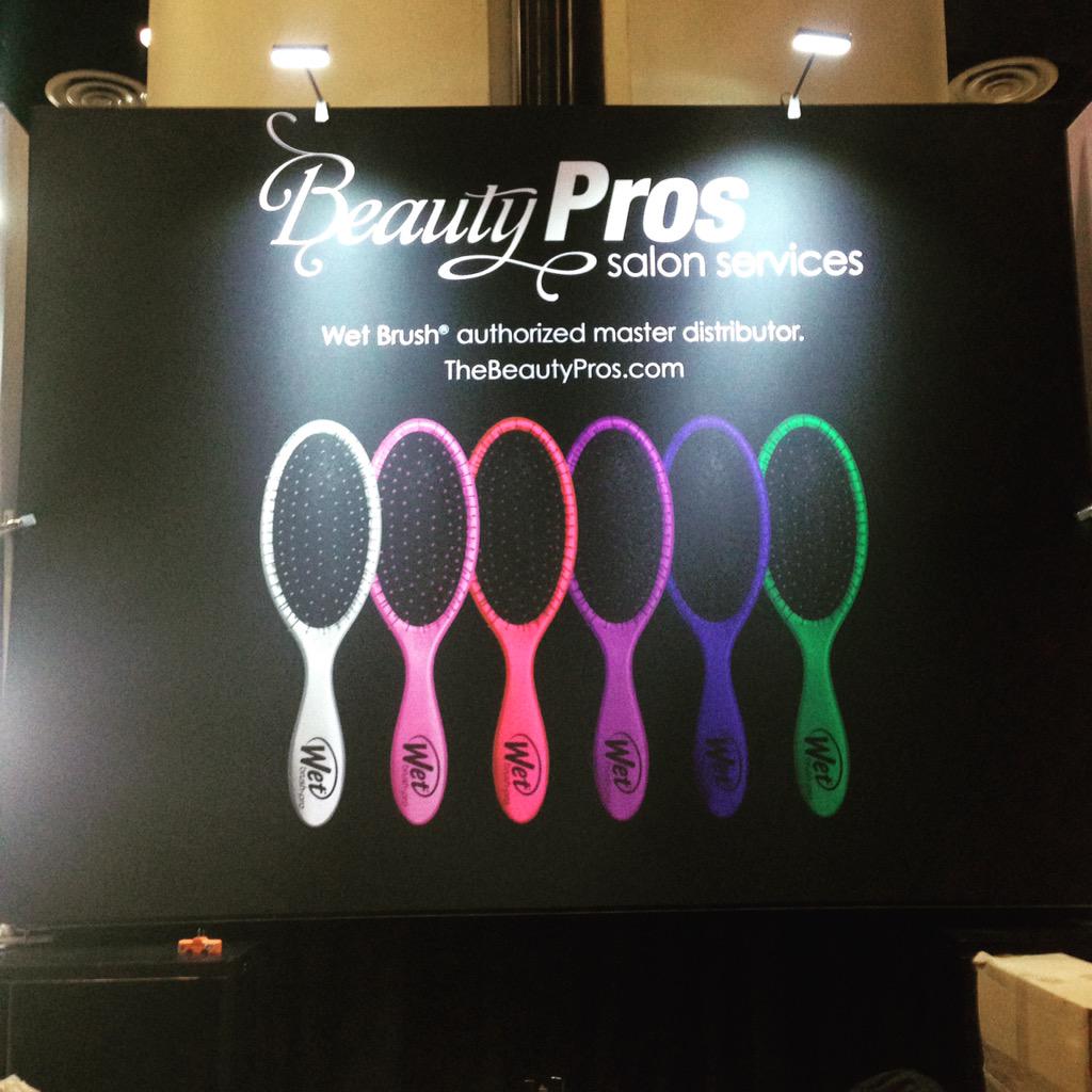 RaAdaxyz's tweet photo. Day two setup @TheWetBrush #showstartstomorrow #recordbreakers #likeitorknot #Orlando #debutingsomethingnew http://t.co/TIAleN8CJD