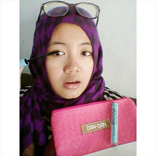 jineatxx's tweet photo. @dandanstore Kegunaan: cocok bgt buat gue yg doyan aktifitas. Nyimpen make up pun jadi tertata rapi #AyoKeDanDan http://t.co/3yYvKCUnLt