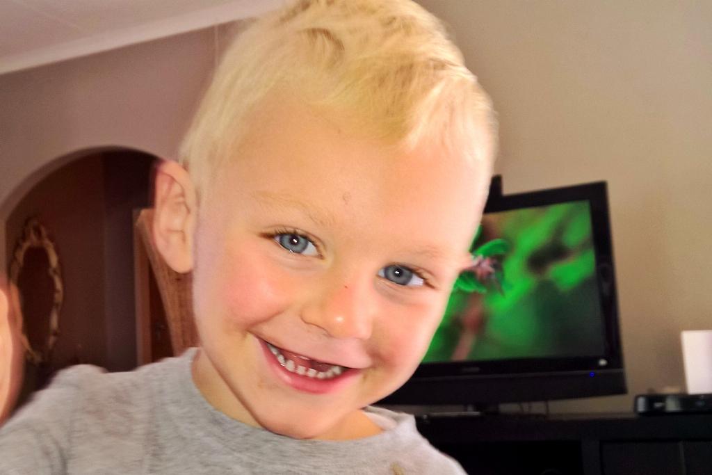 Caslab's tweet photo. My seuntjie raak nou so groot. #i love my son http://t.co/QW9jVIZ1pM