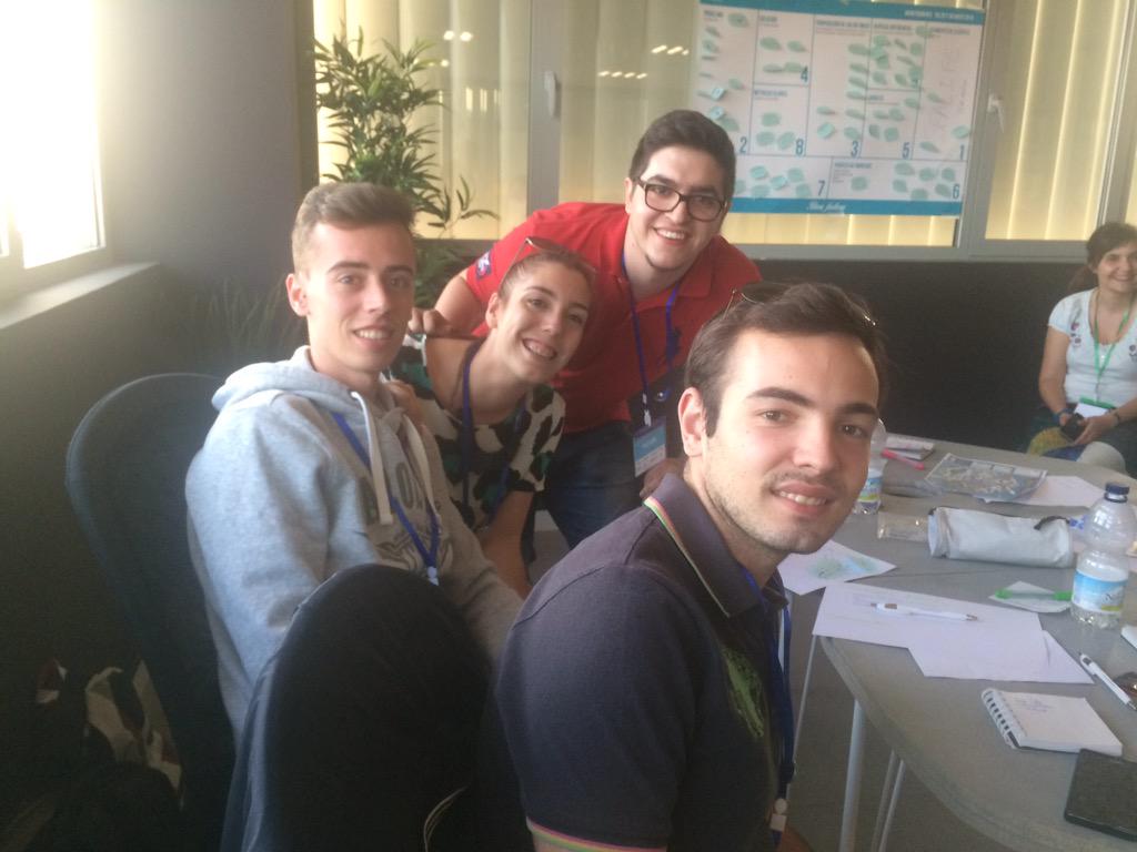 ¡Una imagen vale más que mil palabras, aquí os enseñamos lo que es trabajar en equipo! <a href="/ideasfactory_es/">Ideas Factory</a> #aceptoelreto