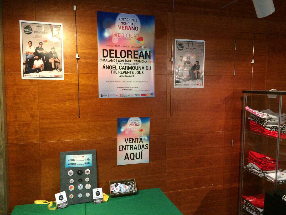 RadioCierzo's tweet photo. Los más avispados pudieron comprar su entrada para @DELOREANDANZ @therepentejons @carmouna ayer en el @GRADUAL_MUR http://t.co/psTmPpB9we