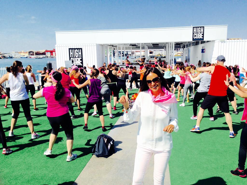 carmenalcayde's tweet photo. En directo desde High Cube de Valencia al ritmo de @zumba y de la mano de @mima_kids. Arriba!!! #findelcancerdemama http://t.co/T4WBq5T1PZ