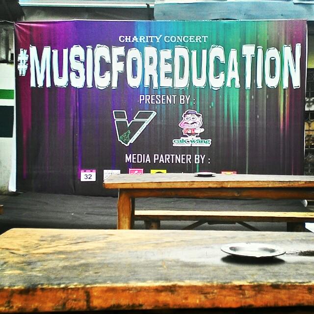 vertical_jbr's tweet photo. Stage sudah siap, dengar lihat dan rasakan, harmoni dari temen2 band indie jember :) http://t.co/Ym7azP5zra