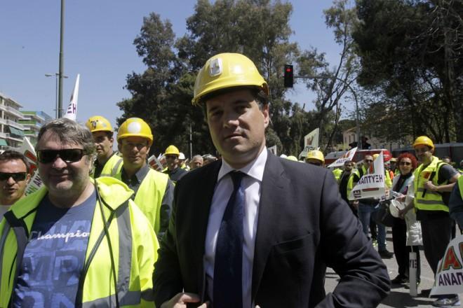 gregorio_moog's tweet photo. Γιατί και ο δεξιός θέλει τον επαναστάτη του  #adonis_for_president http://t.co/PV1BE5TvJ2