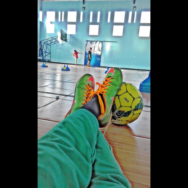 kartikaciel's tweet photo. Ketika kaki menyuruh untuk berhenti sejenak :') http://t.co/ndFAO3h517