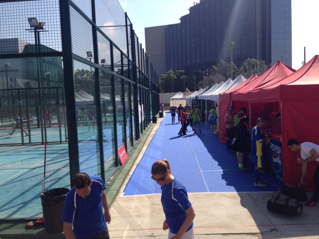 LaTiendadePadel's tweet photo. Colaborando en la #olimpiadasolidaria de Jocs @interempreses parece que @Novartis va en cabeza de la clasificación. http://t.co/kSd9RMis1A