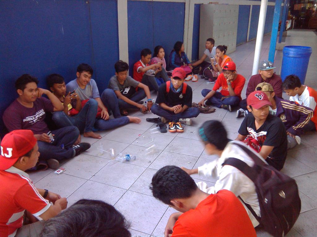 JsSasmita's tweet photo. INI KOPDAR DAN HAPPY FUN BARENG JAKSCHOOL SETANGSEL DAN JAKSCHOOL SEJAKSEL http://t.co/UMNPIIda9S