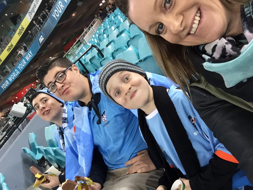 nickgr76's tweet photo. Hanging out at the Game with the family #THFCvSYD http://t.co/gGyXEnFZzI