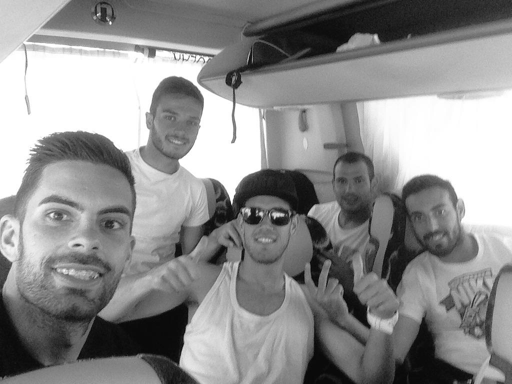 Angelpajuelo6's tweet photo. De viaje🚍 para seguir soñando.. #SanMamés #PlayOff http://t.co/JGkCxprlb2