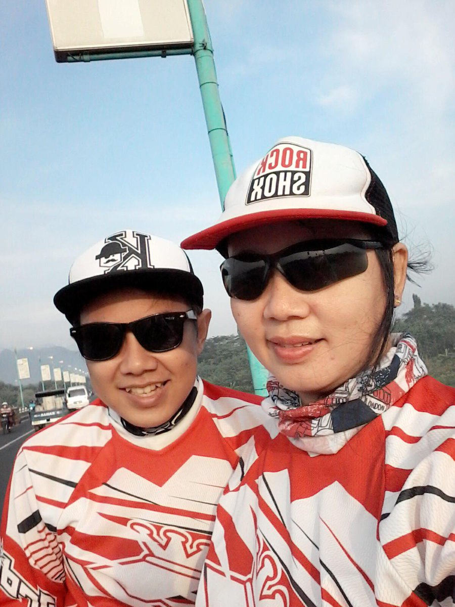 deckeralaababil's tweet photo. ini pacarku, mana pacar mu :D http://t.co/jnEFQZNaso