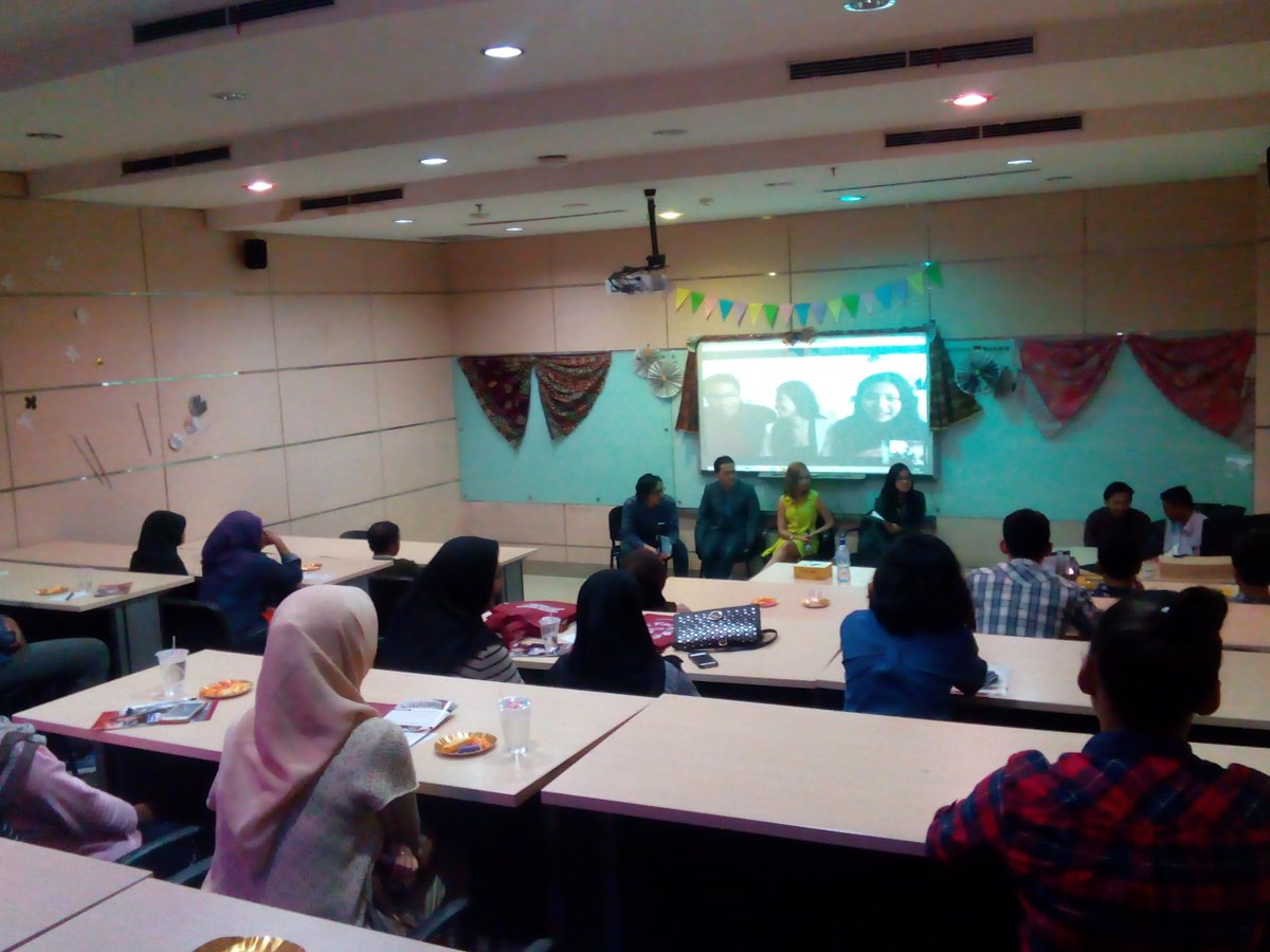 ManajemenUB's tweet photo. serta serunya Sharing session with kak Surya Pratama dan kak Chaerun Nisa Putri @UBadmisi @UBcampus http://t.co/E6A4V7tGN0