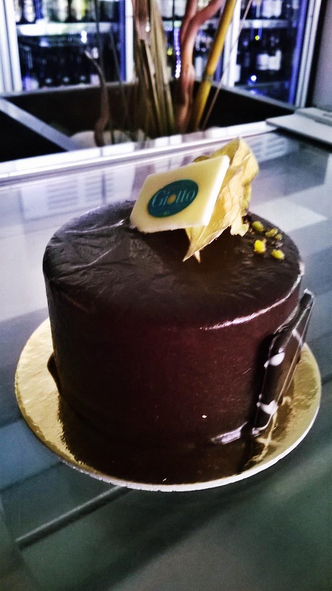 CaloreG's tweet photo. @littleEri riusciremo a vederci?nel frattempo ti dedico una trecioccolati #idolcidigiotto #pasticceria #carcere http://t.co/rE7VdD3xKf