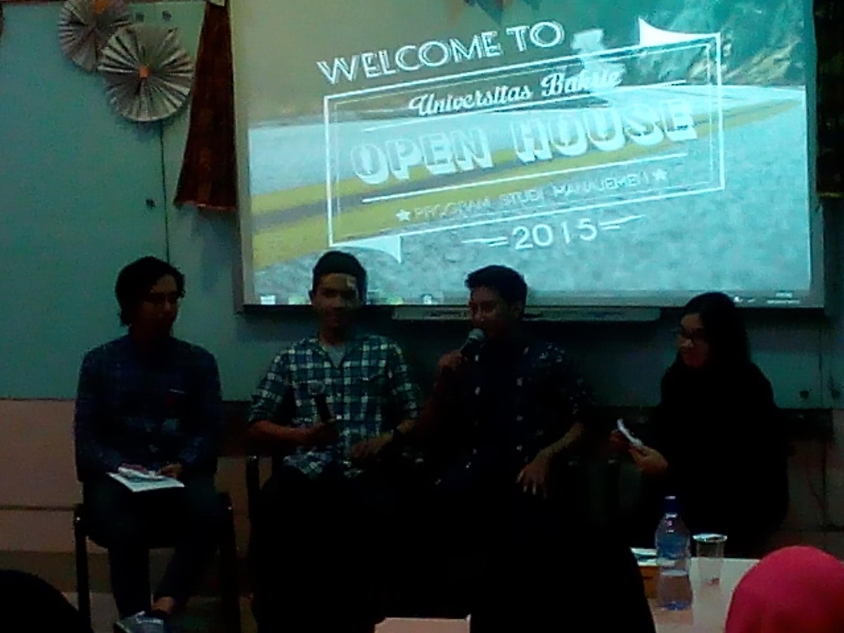 ManajemenUB's tweet photo. sesi ke dua  Talkshow bersama mahasiswa aktif dengan kakak aldo dan kakak arvito @UBcampus  @HMM_UB  @UBadmisi http://t.co/UzyEhjqYDm