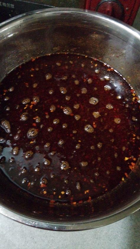 阿井幸作 鉄鍋のジャン式飲めるラー油を再び作った 今回は日本から持ってきた料理用温度計を使用して油の温度がきっちり0度になるまで測ってから唐辛子粉に油を投入 しかしやはりゲップは出ず Http T Co M8b7r3vn24