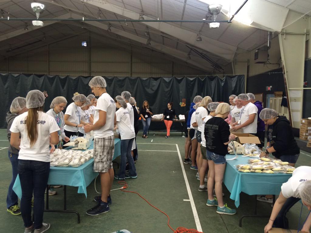MercyMeals's tweet photo. We've got some competition happening @HC_Advantage @HOBYne #leadership #chickenveggiesoyricebag http://t.co/SQLSMHu6ad