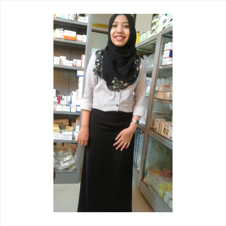 anistayunisara's tweet photo. Magang ya mbak wkwk #ootd #workstyle #saturdayfree http://t.co/oMuuPUSufY