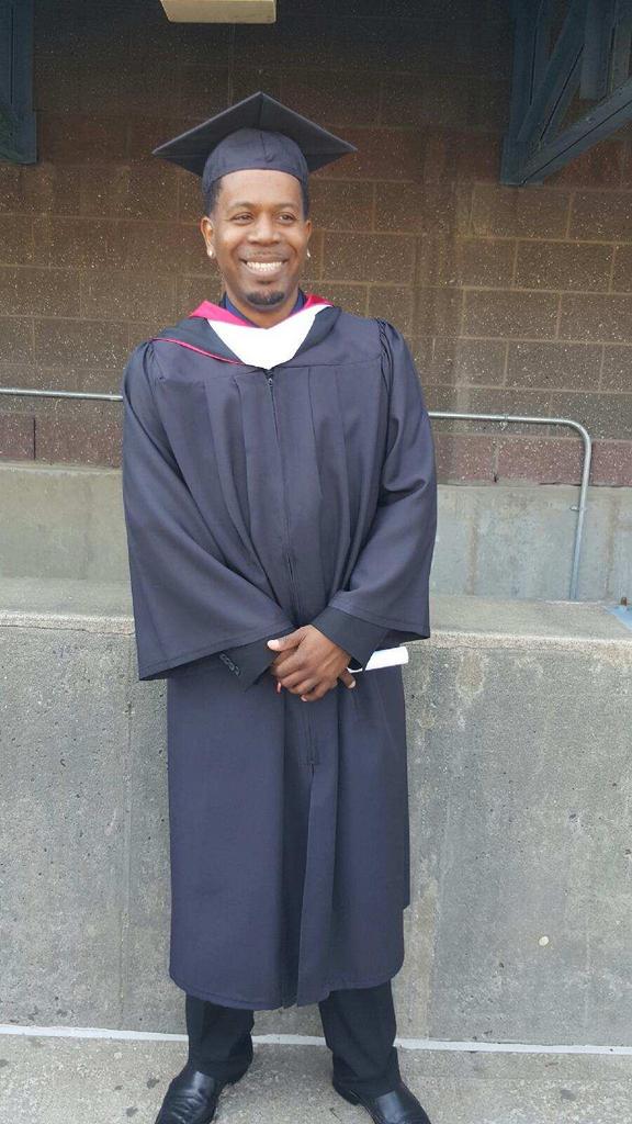 lionroarent's tweet photo. Proud graduate#classof2015#BSinFinance#tuffsituationsdontlastonlytuffguys http://t.co/8XAznkz2SC